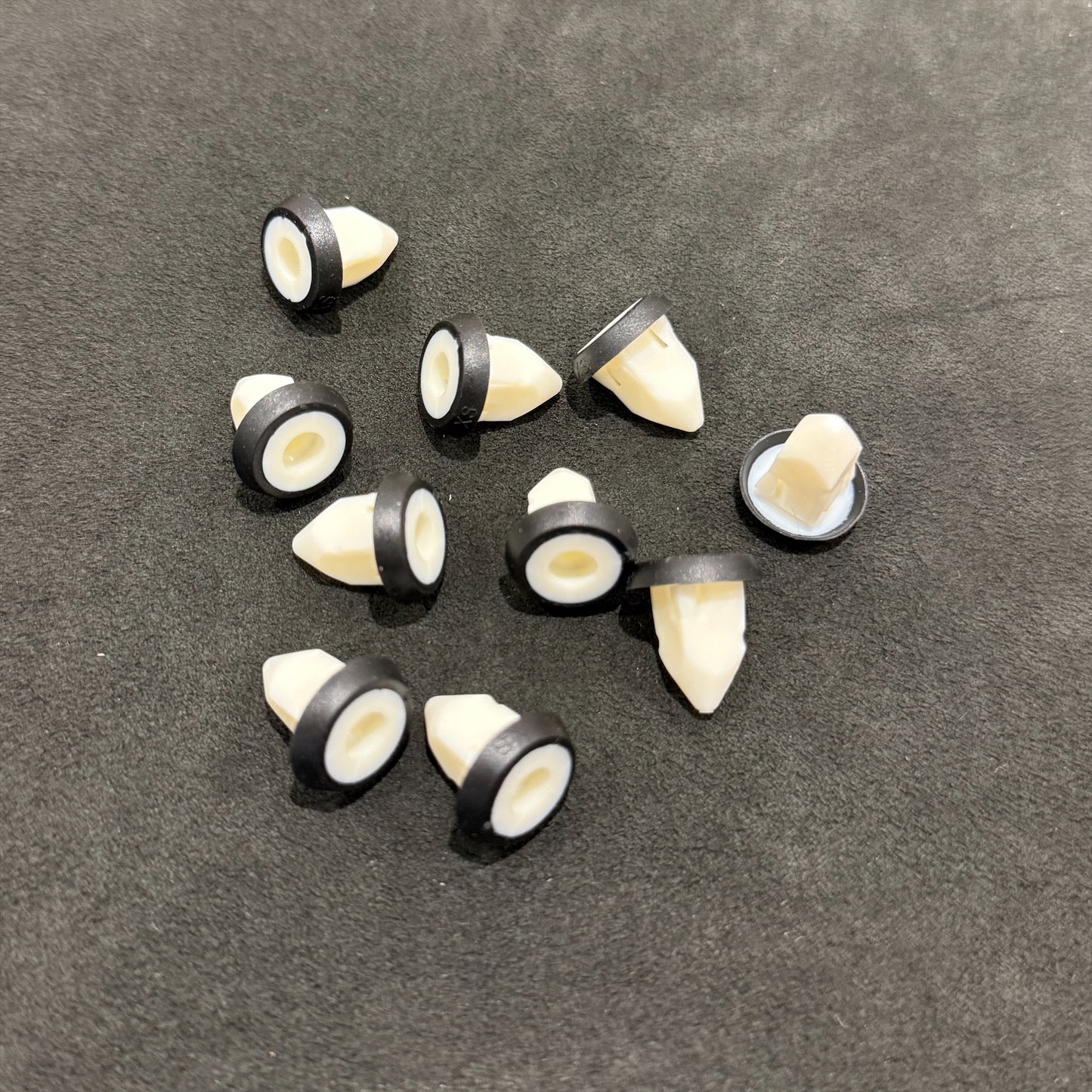 Trim panel Expanding nut